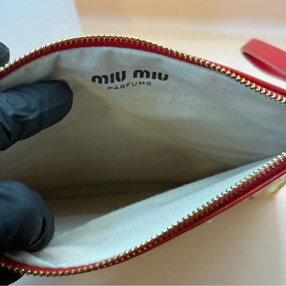 ❤️SUPER CUTE MIU MIU STRAW POUCH/WRISTLET❤️ - Picture 6 of 6